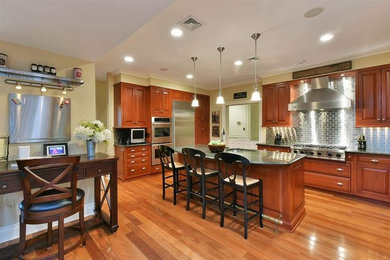 Kitchen - transitional kitchen idea in New York