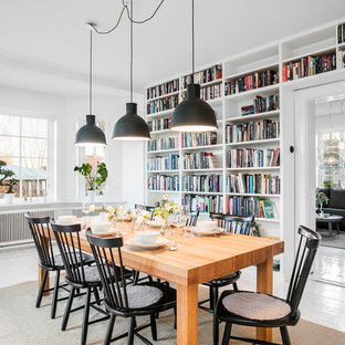 Idéer för en mellanstor minimalistisk separat matplats, med vita väggar och målat trägolv