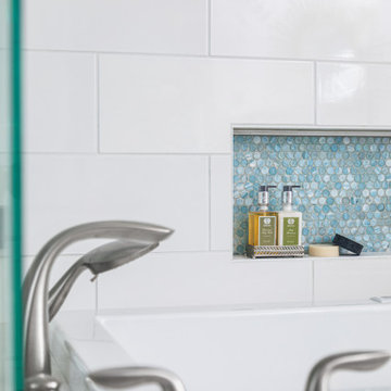 Saddle Ridge | Soaking Tub and Tub Niche