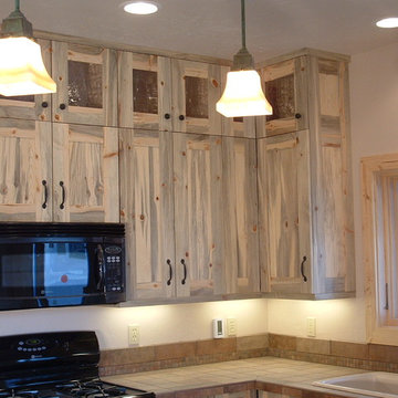 Stacked wallcabinets with glass door at top