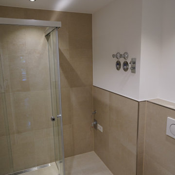 Aus einem Badezimmer wird ein Duschbad in München Bogenhausen