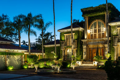 Example of a classic home design design in Miami