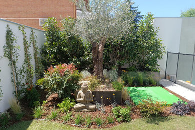 Ejemplo de jardín mediterráneo en patio