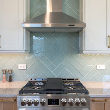 Inviting & Airy Algonquin Kitchen