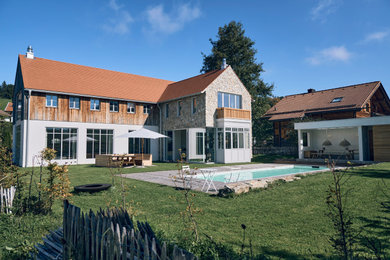 This is an example of a country home design in Munich.