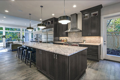 Kitchen - modern kitchen idea in New York