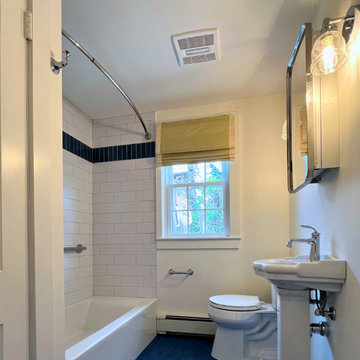 Sweet & Simple Cottage Bathroom