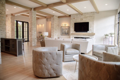 Example of a transitional living room design in Cincinnati