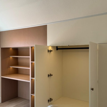 Custom Built-In Closet with Desk and Shelving – Multi-Functional Storage Design