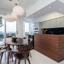 Half Kitchen bar.