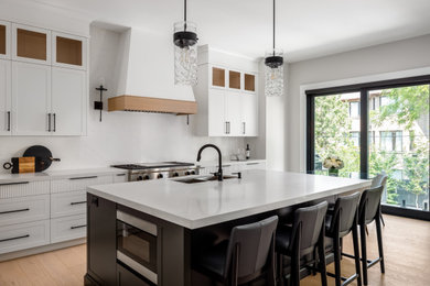 Kitchen photo in Toronto