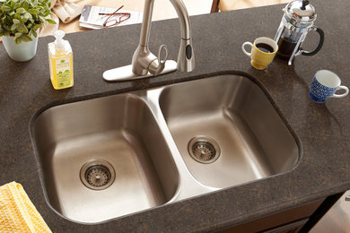 Example of a classic kitchen design in Los Angeles