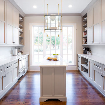 Spacious White Kitchen Glamour