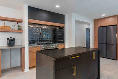 Trendy kitchen photo in Louisville
