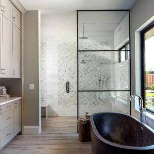 Salle De Bain Avec Un Carrelage Multicolore Portland