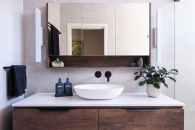 This is an example of a modern bathroom in Sydney.