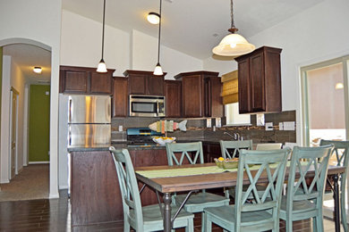 Inspiration for a timeless kitchen remodel in Austin