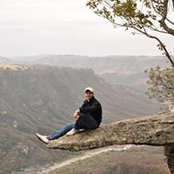 Simon Holmess foto