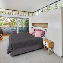 wall behind bed for wardrobe