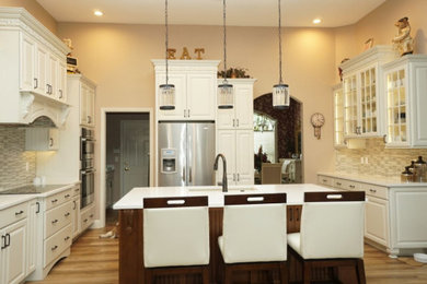Inspiration for a transitional kitchen in Miami.
