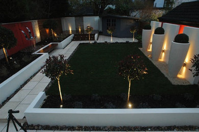 Design ideas for a mid-sized contemporary backyard garden in Manchester.