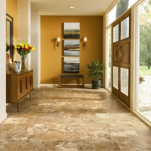 Свежая идея для дизайна: большая узкая прихожая в стиле современная классика с оранжевыми стенами, полом из керамической плитки, двустворчатой входной дверью и входной дверью из дерева среднего тона - отличное фото интерьера