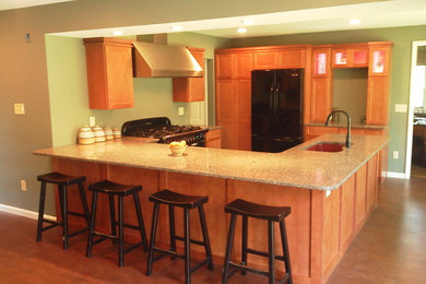 Elegant kitchen photo in Cincinnati