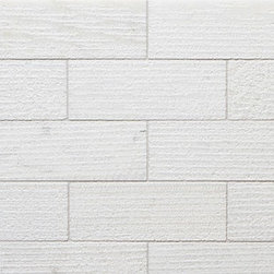 Shift Rake Field in White - Tile