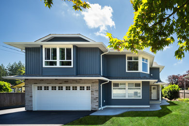 Exterior home idea in Vancouver