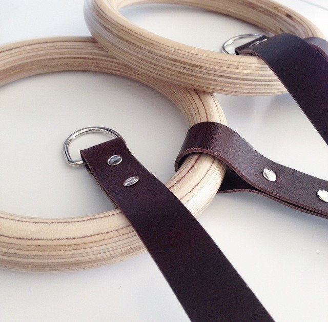 Handtuchhalter Skandinavisch DIY Ein Turnring aus Holz als Handtuchhalter