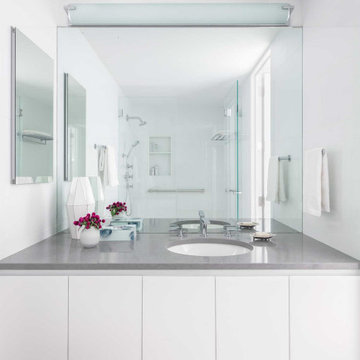 Pied-à-Terre: Bathroom