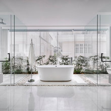 15 Luxe Bathrooms With All the Right Moves