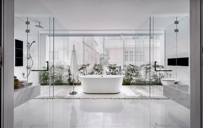 15 Luxe Bathrooms With All the Right Moves