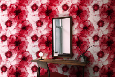 オーランドにあるトロピカルスタイルのおしゃれな寝室 (ピンクの壁、壁紙) のインテリア