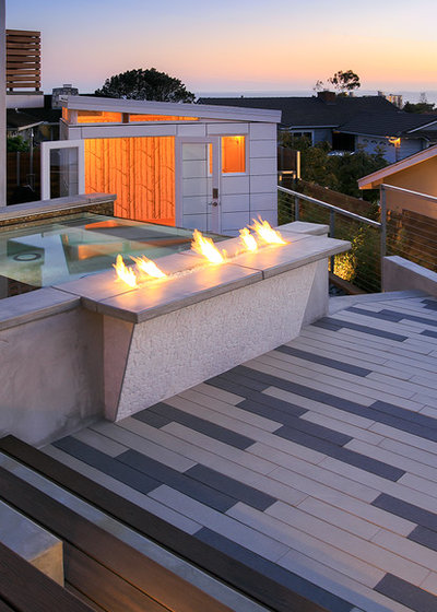Modern Deck by Stepstone, Inc.