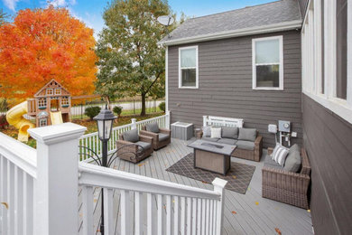 Inspiration for a timeless deck remodel in Chicago