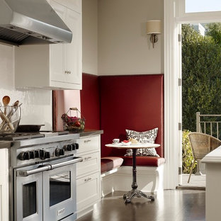 Foto de cocina contemporánea con electrodomésticos de acero inoxidable