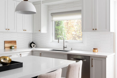Trendy kitchen photo in Toronto