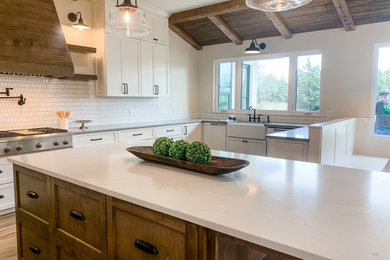 Inspiration for a farmhouse kitchen remodel in Oklahoma City