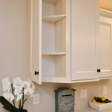Warsaw, IN. Haas Signature Collection. Cream Colored Maple Kitchen