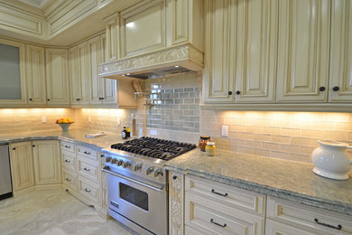 Elegant kitchen photo in Los Angeles