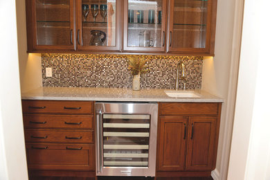 Home bar - rustic home bar idea in Austin