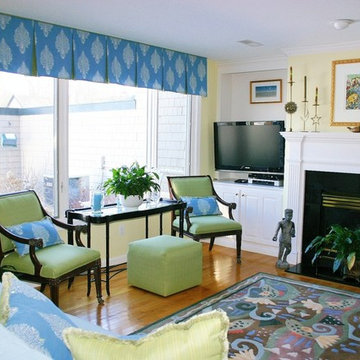 Box pleat valance with contrast