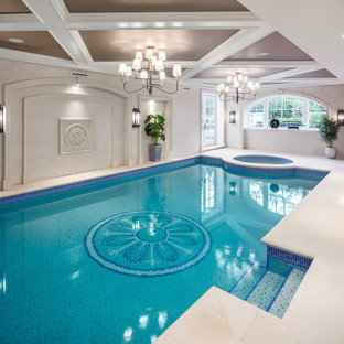 バンクーバーの大きいシャビーシック調のおしゃれなプールの写真