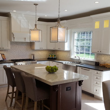 Traditional Kitchen & Bath in Roslyn, New York
