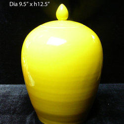 Chinese Hand Glazed Plain Yellow Porcelain Jar - Decorative Objects And Figurines