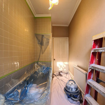 Wallpaper installation in the Bathroom at Clapham SW4 by www.midecor.co.uk