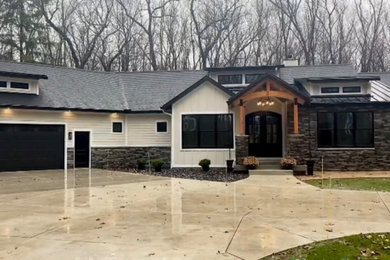 Inspiration for a craftsman home design remodel in Grand Rapids
