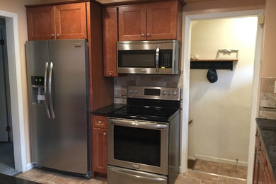 Kitchen - contemporary kitchen idea in Detroit