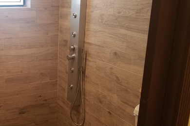 Minimalist bathroom photo in Miami